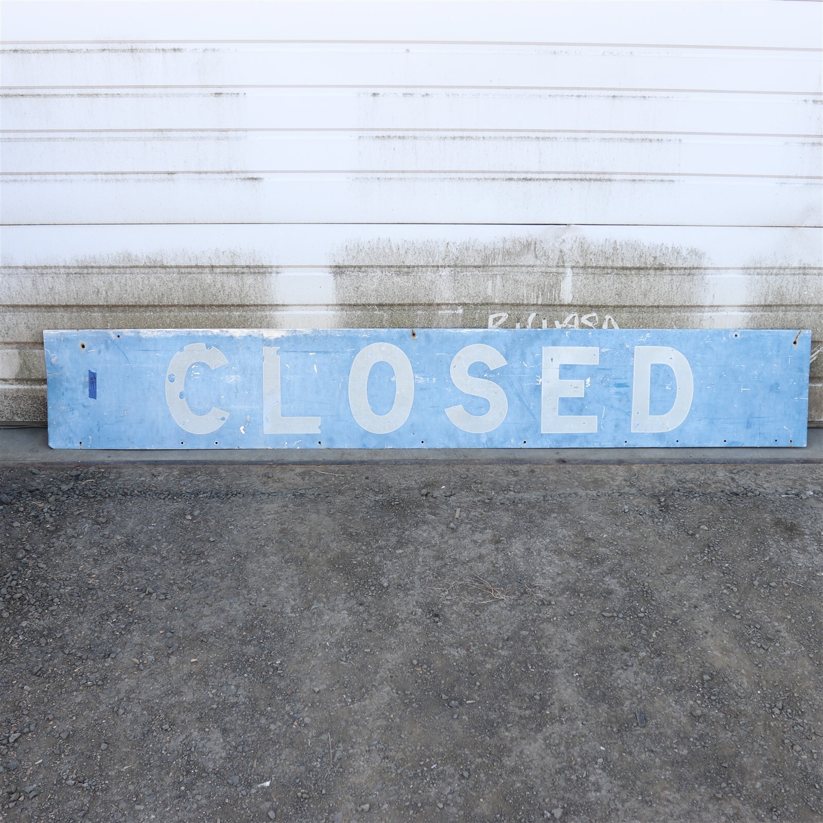 HAND PAINTED WHITE ON BLUE METAL SIGN «CLOSED» SIGN 90″ X 14″ ONE SIDED