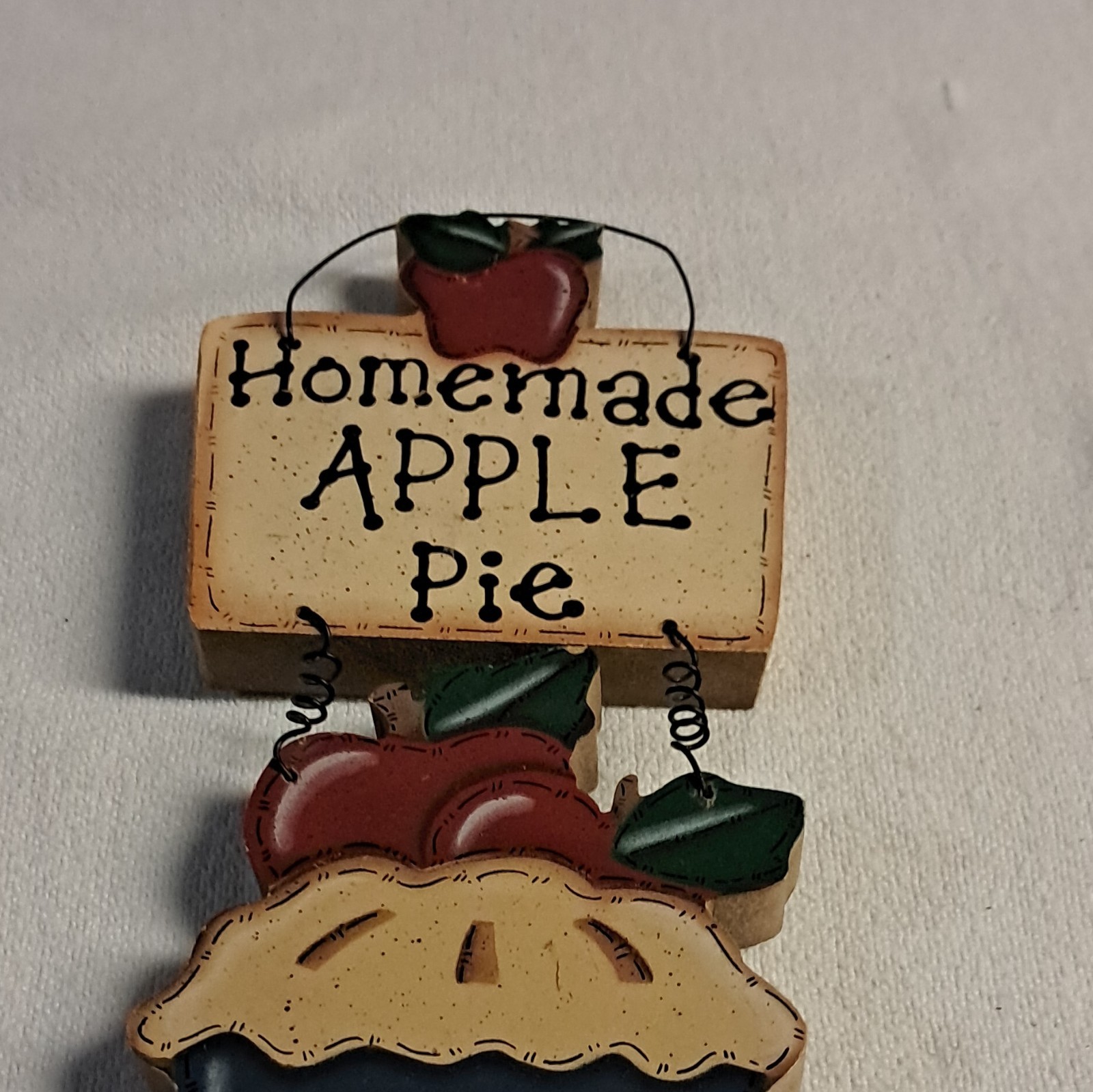Homemade Apple Pie Vertical Hanging Wood Wall Plaque Sign Country Kitchen Decor.