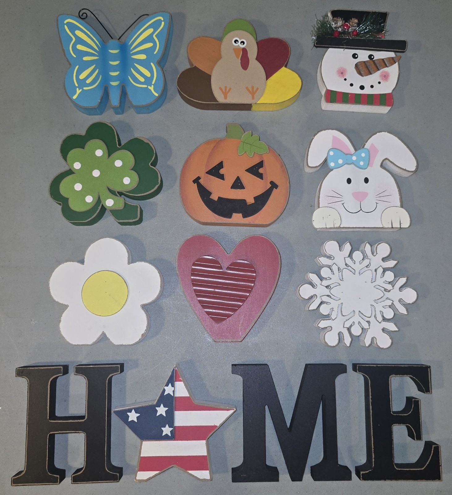 13-Pc Set Interchangeable «HOME» Sentiment Seasonal Holiday Sign Tabletop Decor