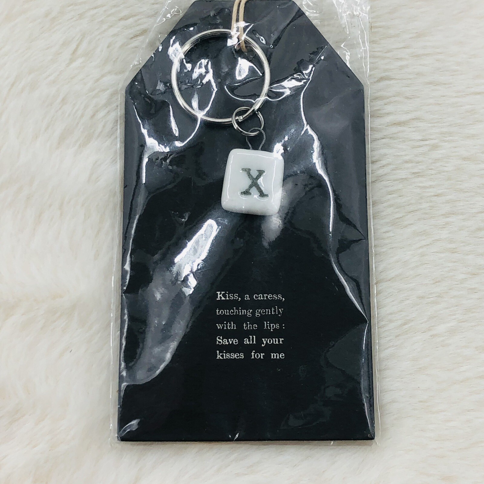 East Of India Porcelain Gift Tag Label w/ Kisses X Token and Key Ring